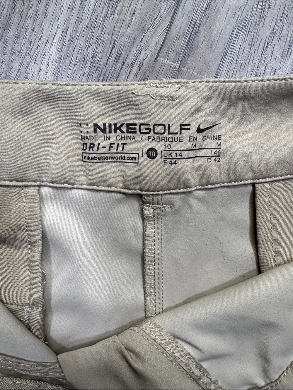 Women's Nike Golf DRI-FIT Beige/Khaki Shorts - Size 10 - Picture 8 of 13